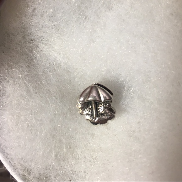 Chamilia Jewelry - Umbrella in sand charm Chamilia Jewelry - Umbrella in sand charm